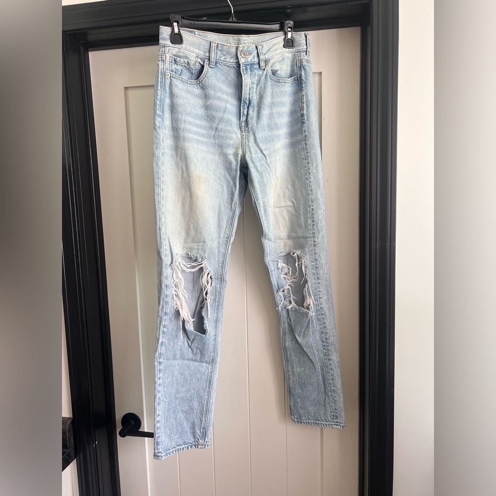 Light wash American Eagle straight leg jeans size 4